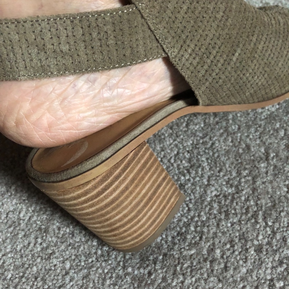 Sandals - Picture 9 of 9